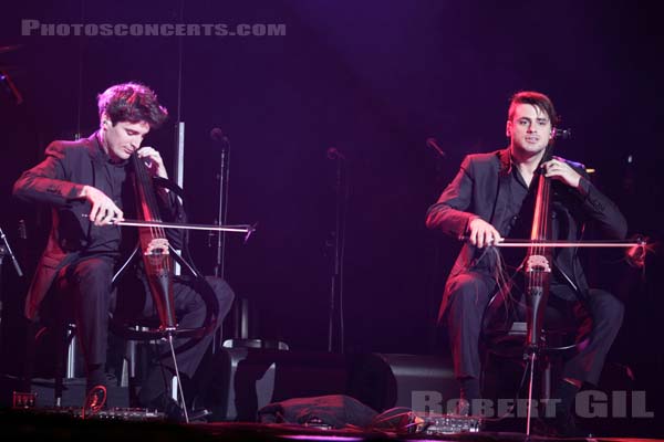 2CELLOS - 2013-12-11 - PARIS - Olympia - 